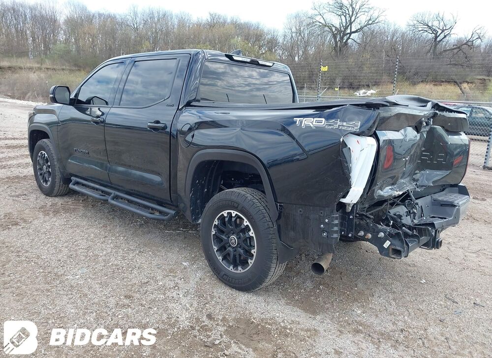 2022-Toyota-Tundra-5TFLA5DB5NX040513-3.jpg